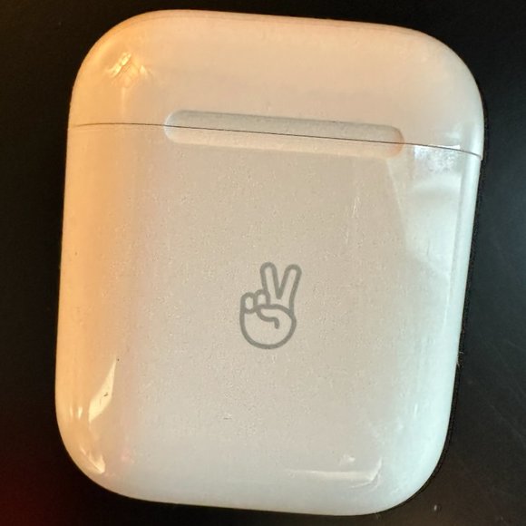 NEW apple airpods 2nd generation - Picture 2 of 5
